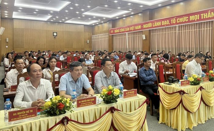 Toàn cảnh hội nghị.
