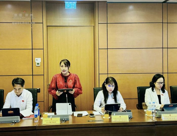 Đại biểu Cà Thị Thắm, Đoàn đại biểu Quốc hội tỉnh Lai Châu phát biểu thảo luận tại Tổ 16. (Ảnh: Quochoi.vn)