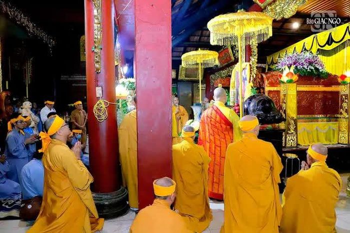 Kim quan Trưởng lão Hòa thượng Thích Huệ Thông được tôn trí tại chùa Châu Thới
