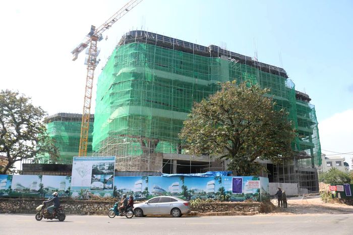 Bên ngoài dự án.