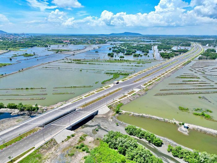 Từ Long Sơn qua Long Hải đến Phước Hải, có thể thấy nhiều đoạn tuyến đã thành hình, một số hạng mục đã đưa vào khai thác, song tiến độ hoàn thiện giữa các phân đoạn chưa đồng đều.