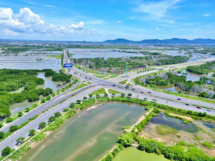 Ở điểm đầu dự án, đoạn từ Long Sơn đến nút giao QL51 đã hoàn thành mở rộng, tạo điều kiện thuận lợi hơn cho việc đi lại của người dân.