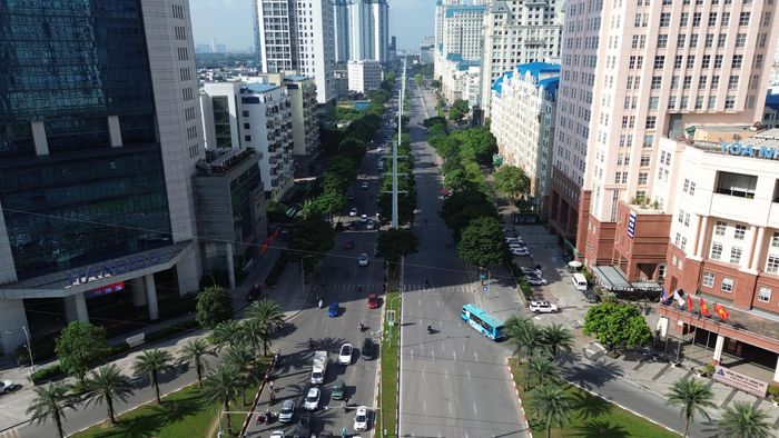 Không chỉ thường xuyên ùn tắc vào giờ cao điểm, khu vực giao đường Dương Đình Nghệ - Phạm Hùng, gần tòa nhà Keangnam Landmark 72, còn là điểm thường xuyên ngập úng khi mưa lớn. Hầm chui mới sẽ kết nối trực tiếp đường Mễ Trì với Dương Đình Nghệ, đi ngầm bên dưới đường Phạm Hùng và Vành đai 3 trên cao, kỳ vọng giảm áp lực giao thông tại nút giao trọng điểm phía Tây Hà Nội.