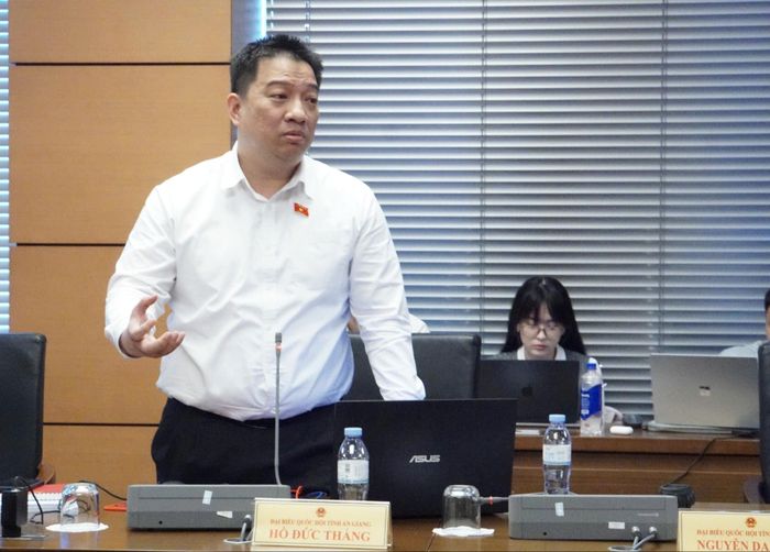 Đại biểu Hồ Đức Thắng (Đoàn An Giang) phát biểu. Ảnh: Văn Duẩn.