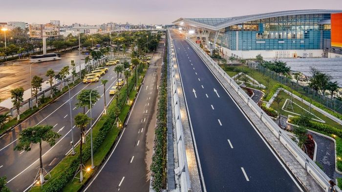 TP Đà Nẵng sẽ phát triển Cảng hàng không quốc tế Đà Nẵng và Chu Lai thành đầu mối giao thông hàng không quan trọng của quốc gia, hình thành cửa ngõ kết nối với khu vực và quốc tế.