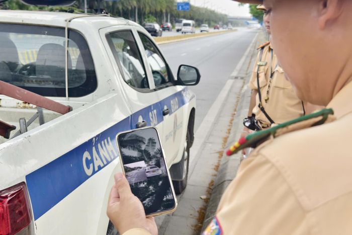 Nếu phát hiện xe dừng, đỗ trái quy định, hình ảnh từ camera được gửi đến các tổ tuần tra để xử lý.