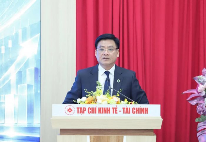 Ông Hoàng Văn Thu - Phó Chủ tịch Ủy ban Chứng khoán Nhà nước tham luận tại tọa đàm. Ảnh: BTC