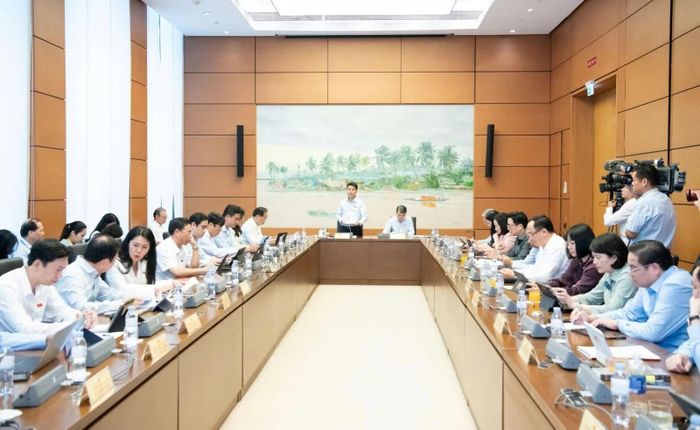 Các đại biểu Quốc hội phát biểu tại tổ 3 (Hải Phòng - Hà Tĩnh - Lạng Sơn). Ảnh: Quochoi.vn