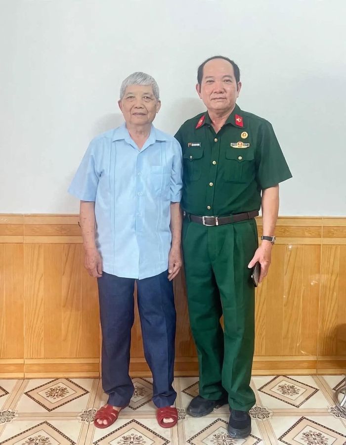 Nghĩa tình đồng đội keo sơn gắn bó giữa cựu chiến binh Thành Đô (bên phải) và Anh hùng thương binh Ngô Văn Sơn (bên trái )