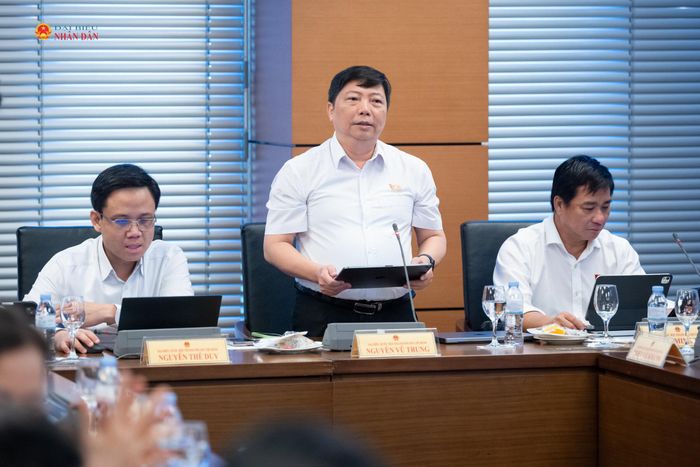 ĐBQH Nguyễn Vũ Trung (TP. Hồ Chí Minh) phát biểu