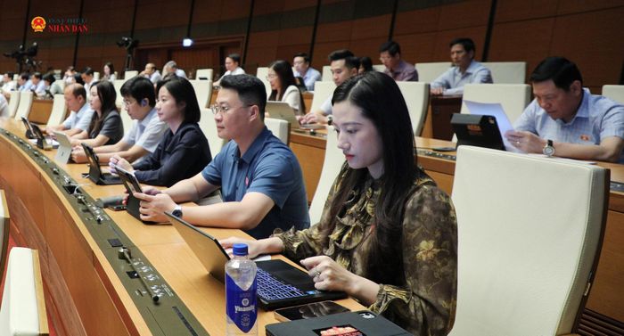 Các đại biểu tham dự phiên họp. Ảnh: Khánh Duy