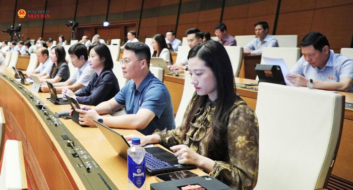 Các đại biểu tham dự phiên họp. Ảnh: Khánh Duy