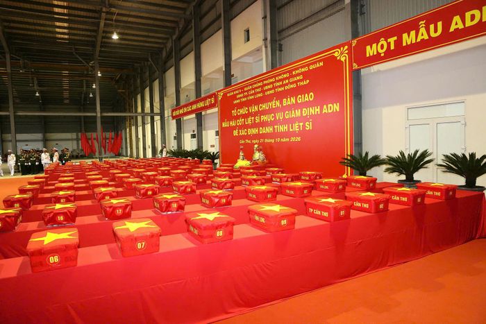Đây là đợt bàn giao thứ 12, với 8.453 mẫu sinh phẩm hài cốt liệt sĩ. Ảnh: Phạm Trung