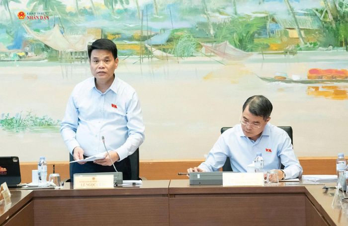Trưởng Đoàn ĐBQH TP. Hải Phòng Lê Ngọc Châu, Tổ trưởng Tổ 3, điều hành phiên thảo luận