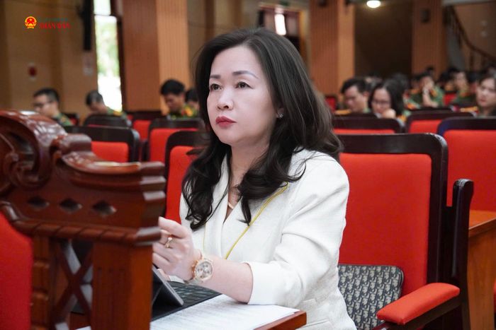Bà Phạm Thị Thanh Huyền, Tổng Biên tập Báo Đại biểu Nhân dân tham dự hội thảo