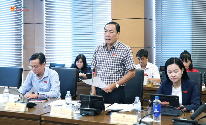 ĐBQH Phạm Văn Hoà (Đồng Tháp) phát biểu tại tổ