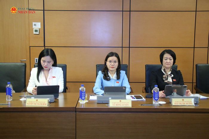 Các đại biểu tham dự thảo luận tổ. Ảnh: Đắc Trường