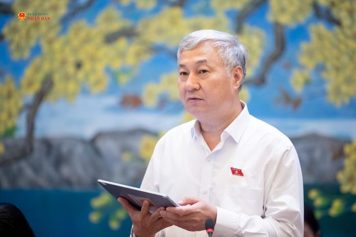 ĐBQH Trần Văn Lâm (TP. Bắc Ninh) phát biểu. Ảnh: Phạm Thắng