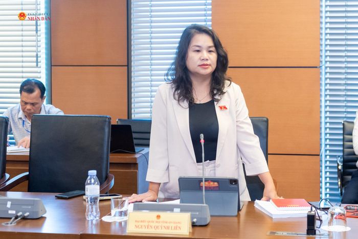 ĐBQH Nguyễn Quỳnh Liên (An Giang) phát biểu. Ảnh: Mạnh Hưng