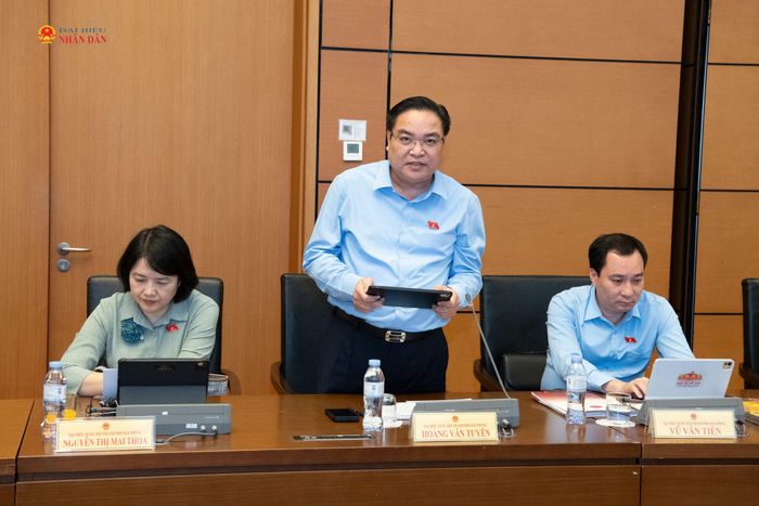 ĐBQH Hoàng Văn Tuyên (TP. Hải Phòng) phát biểu tại Tổ 3. Ảnh: Lâm Hiển