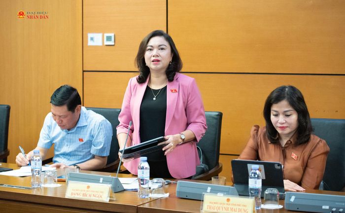 ĐBQH Đặng Bích Ngọc (Phú Thọ) phát biểu. Ảnh: Xuân Quý