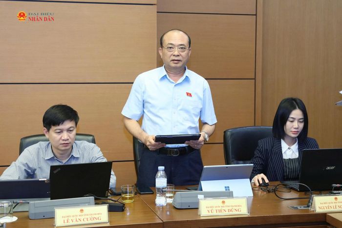 ĐBQH Vũ Tiến Dũng (Thanh Hóa) phát biểu thảo luận tổ. Ảnh: An Nhiên