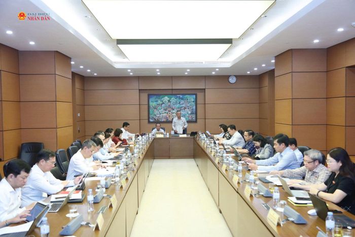 Toàn cảnh thảo luận tại Tổ 13. Ảnh: An Nhiên