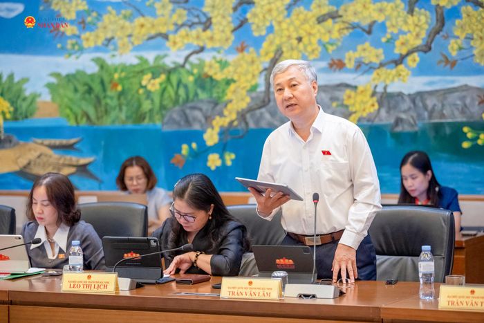 ĐBQH Trần Văn Lâm (TP. Bắc Ninh) phát biểu thảo luận tại Tổ 7. Ảnh: Phạm Thắng