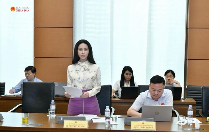 ĐBQH Lê Nữ Thuỳ Dương (TP. Đồng Nai) phát biểu thảo luận tại Tổ 4. Ảnh: Lâm Hiển