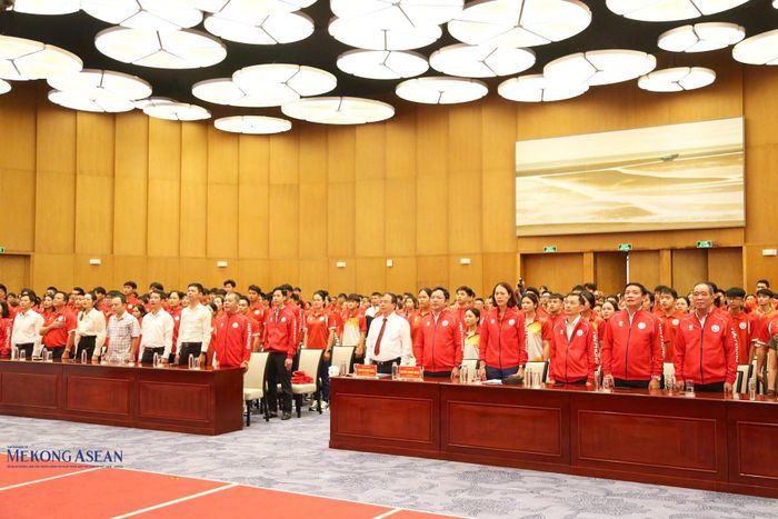 Các đại biểu và các huấn luyện viên, vận động viên tham dự lễ xuất quân. Ảnh: Trần Thanh.