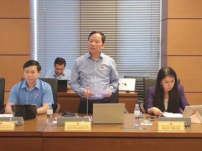 đại biểu Nguyễn Đặng Ân - Đoàn ĐBQH tỉnh Lạng Sơn. Ảnh: Media Quốc hội.