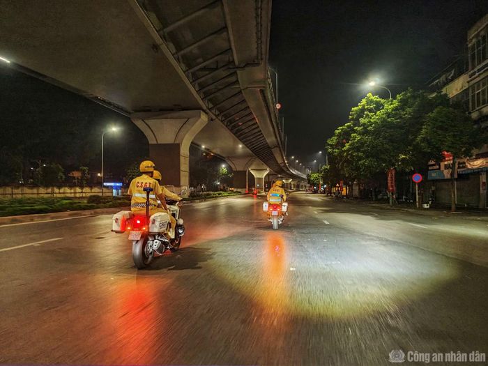 Cuộc họp diễn ra nhanh và các tổ công tác nhanh chóng triển khai ra tuyến, tổ chức tuần tra.