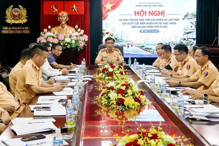 Phòng CSGT Công an TP Hà Nội cùng các đơn vị chức năng rà soát tiến độ thực hiện các nhiệm vụ, giải pháp khắc phục điểm nghẽn ùn tắc giao thông trên địa bàn Thủ đô.