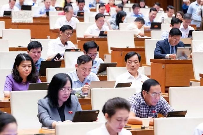 Các đại biểu tham dự kỳ họp.