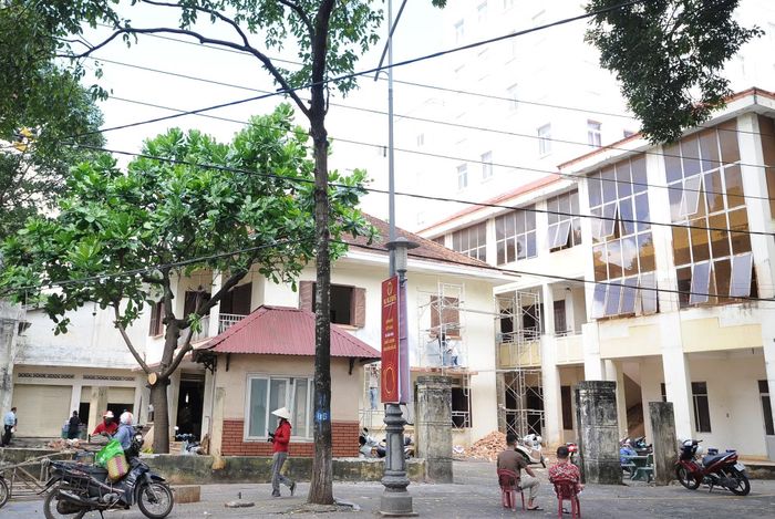 Trụ sở cũ của Ủy ban MTTQ Việt Nam tỉnh Đắk Lắk trên địa bàn phường Buôn Ma Thuột, được ví là khu đất vàng đang được đơn vị thuê sửa chữa, đưa vào khai thác.