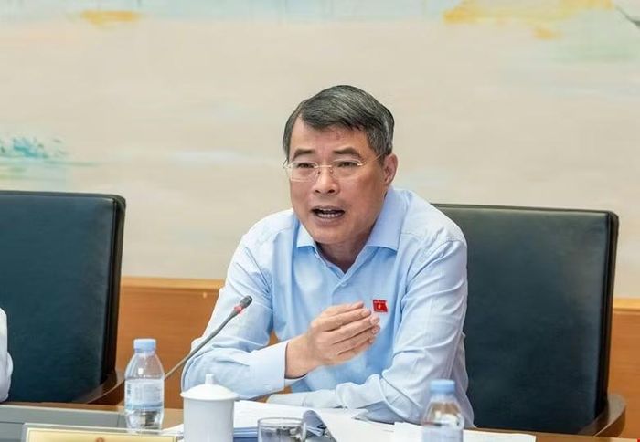 Thủ tướng Lê Minh Hưng phát biểu thảo luận tại tổ.