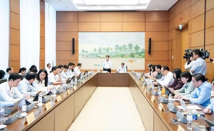 Quang cảnh thảo luận tại Tổ Hải Phòng, Hà Tĩnh, Lạng Sơn.
