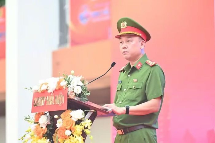 Đại tá Nguyễn Đức Long, Phó Giám đốc Công an TP Hà Nội phát biểu khai mạc chương trình.