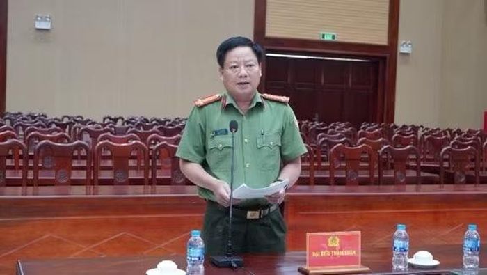 Các đại biểu tham luận tại hội nghị.