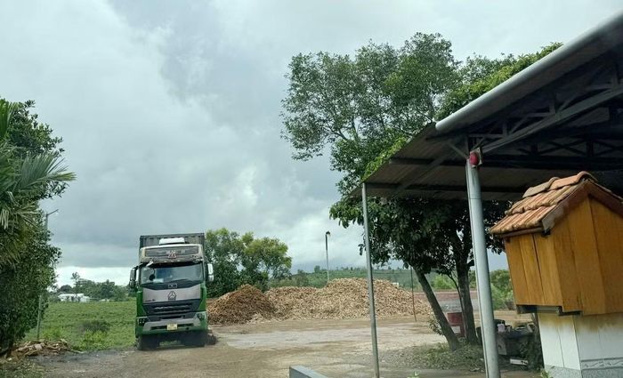 Trạm cân của ông Mai Văn Nghi được ghi nhận trong biên bản kiểm tra của tổ kiểm tra xã Vân Hòa thiếu nhiều thủ tục pháp lý, trong đó có chưa thực hiện đấu nối giao thông. Ảnh: Hữu Toàn.