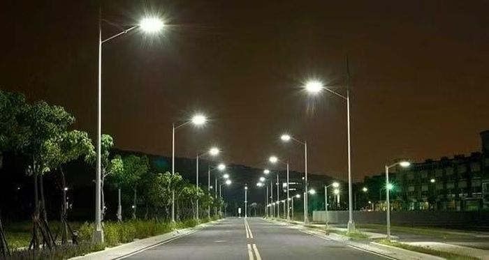 Hệ thống điện chiếu sáng các trục đường ở các phường trung tâm của tỉnh vẫn phải luôn đảm bảo.