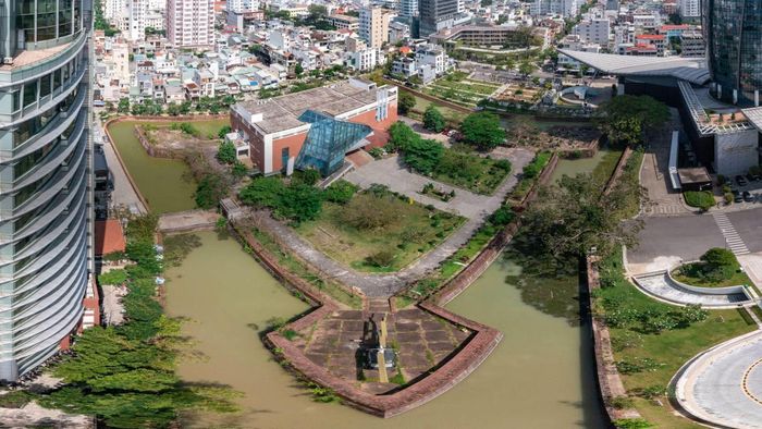 Thành Điện Hải (còn gọi là đồn Điện Hải hay Pháo đài phía Tây) nằm giữa trung tâm thành phố, phía Tây sông Hàn, nay thuộc Phường Hải Châu, TP Đà Nẵng. (Ảnh Bảo tàng ĐN)