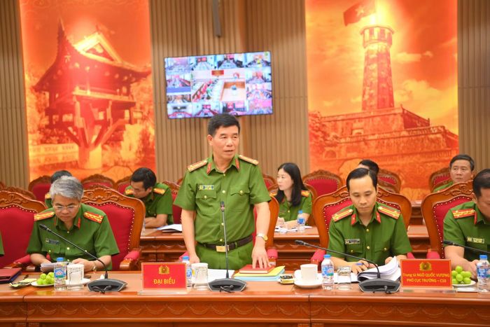 Đại diện các đơn vị phát biểu tại cuộc làm việc.