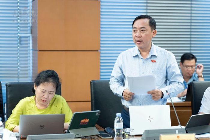 Phó Trưởng đoàn chuyên trách Đoàn ĐBQH thành phố Cần Thơ Đào Chí Nghĩa phát biểu. Ảnh: Media Quốc hội