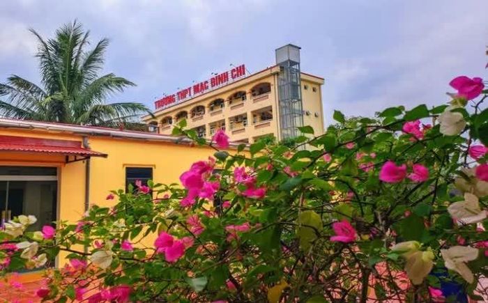 Trường THPT Mạc Đĩnh Chi (xã Nội Bài, Hà Nội), nơi xảy ra sự việc.