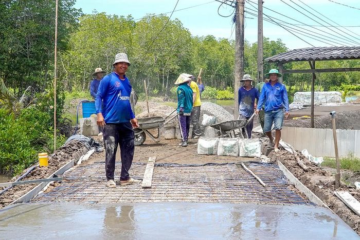 Hiện nhiều địa phương đang triển khai quyết liệt các dự án lộ giao thông nông thôn.