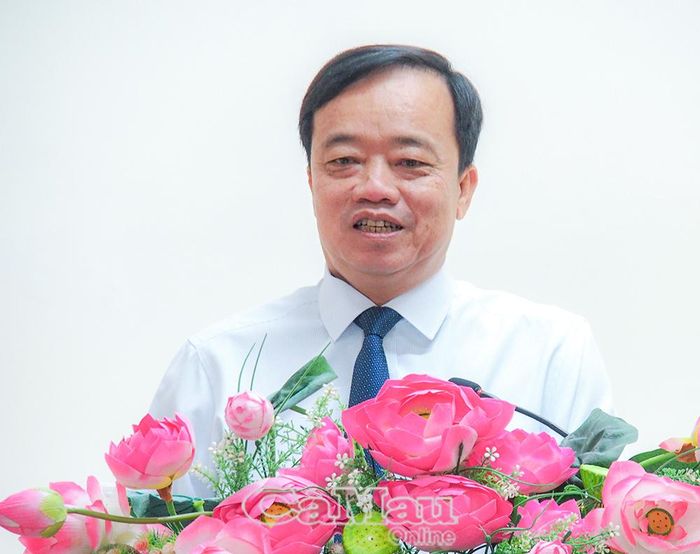 Phó Bí thư Tỉnh uỷ Huỳnh Quốc Việt phát biểu chỉ đạo và giao nhiệm vụ cho lớp học.