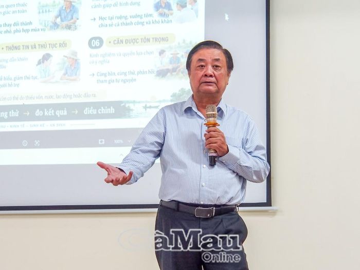  Nguyên Phó Chủ tịch Quốc hội Lê Minh Hoan truyền đạt nội dung chuyên đề “Phát triển kinh tế nông nghiệp, nông thôn bền vững gắn với nâng cao sinh kế và đảm bảo an sinh xã hội ở tỉnh Cà Mau”.