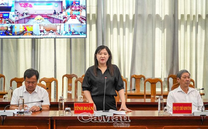  Phó Bí thư Tỉnh đoàn Nguyễn Thị Thuý Duy phát biểu về công tác phối hợp uỷ thác vốn vay giữa NHCSXH và các tổ chức chính trị - xã hội.