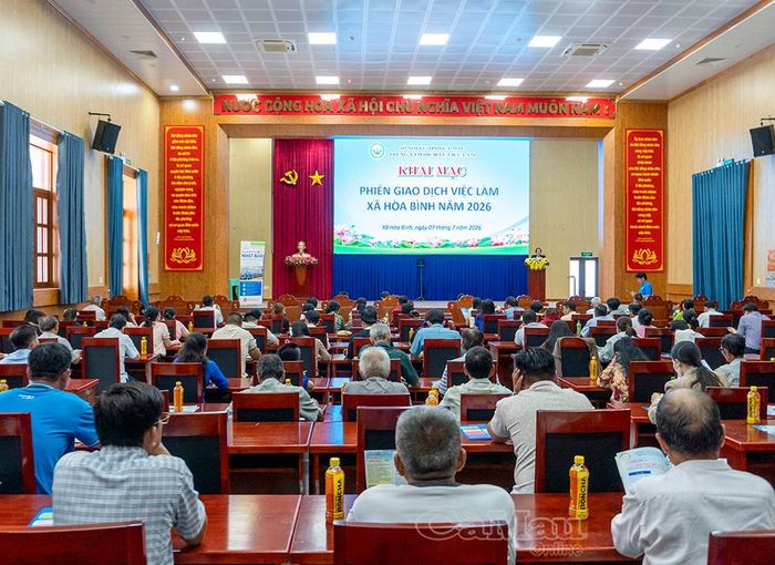 Trung tâm Dịch vụ việc làm tỉnh phối hợp tổ chức phiên giao dịch việc làm tại các địa phương , giúp người lao động tiếp cận thông tin và cơ hội việc làm.